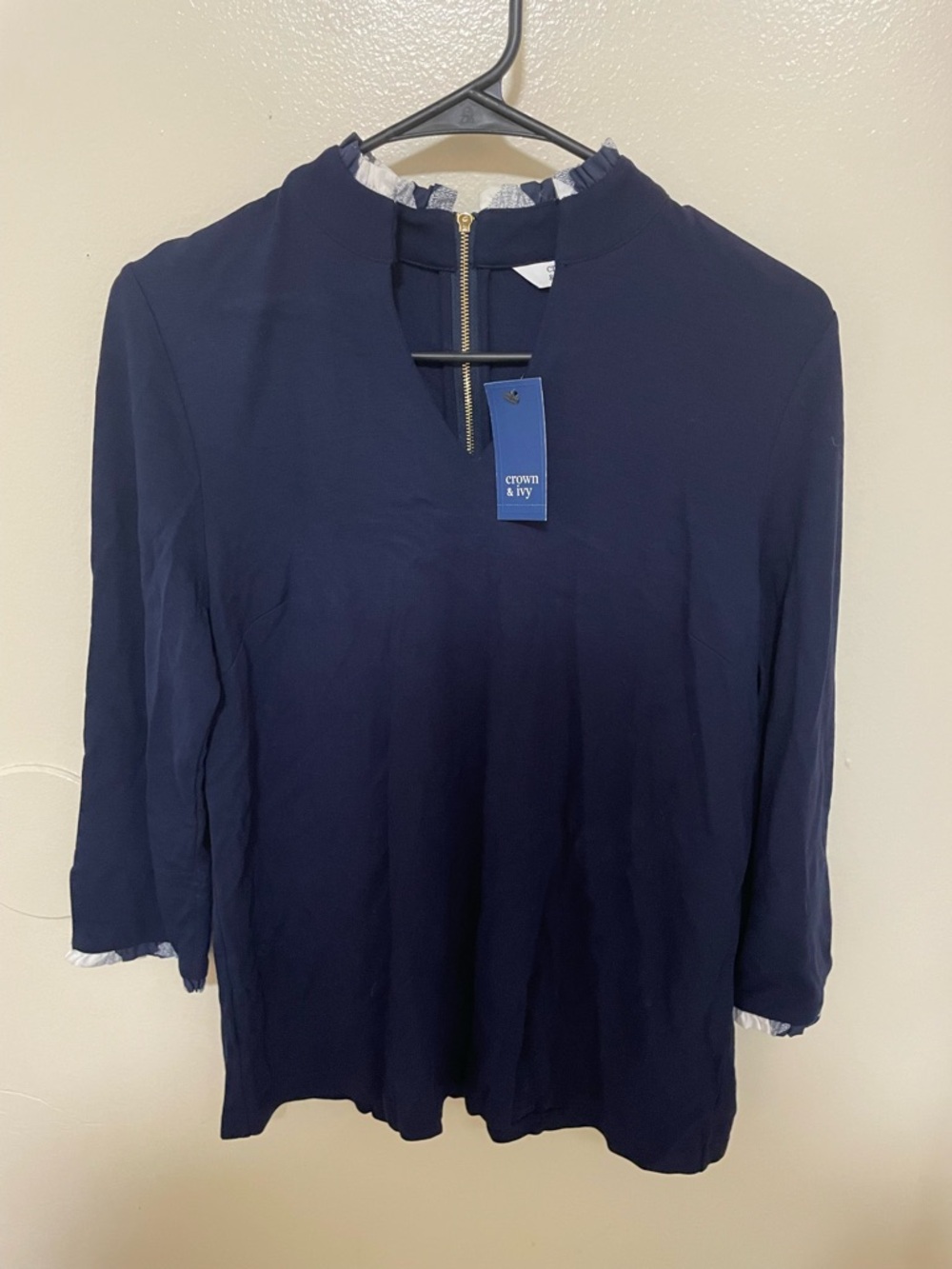 ✨NWT Women’s Crown & Ivy Blouse Size M